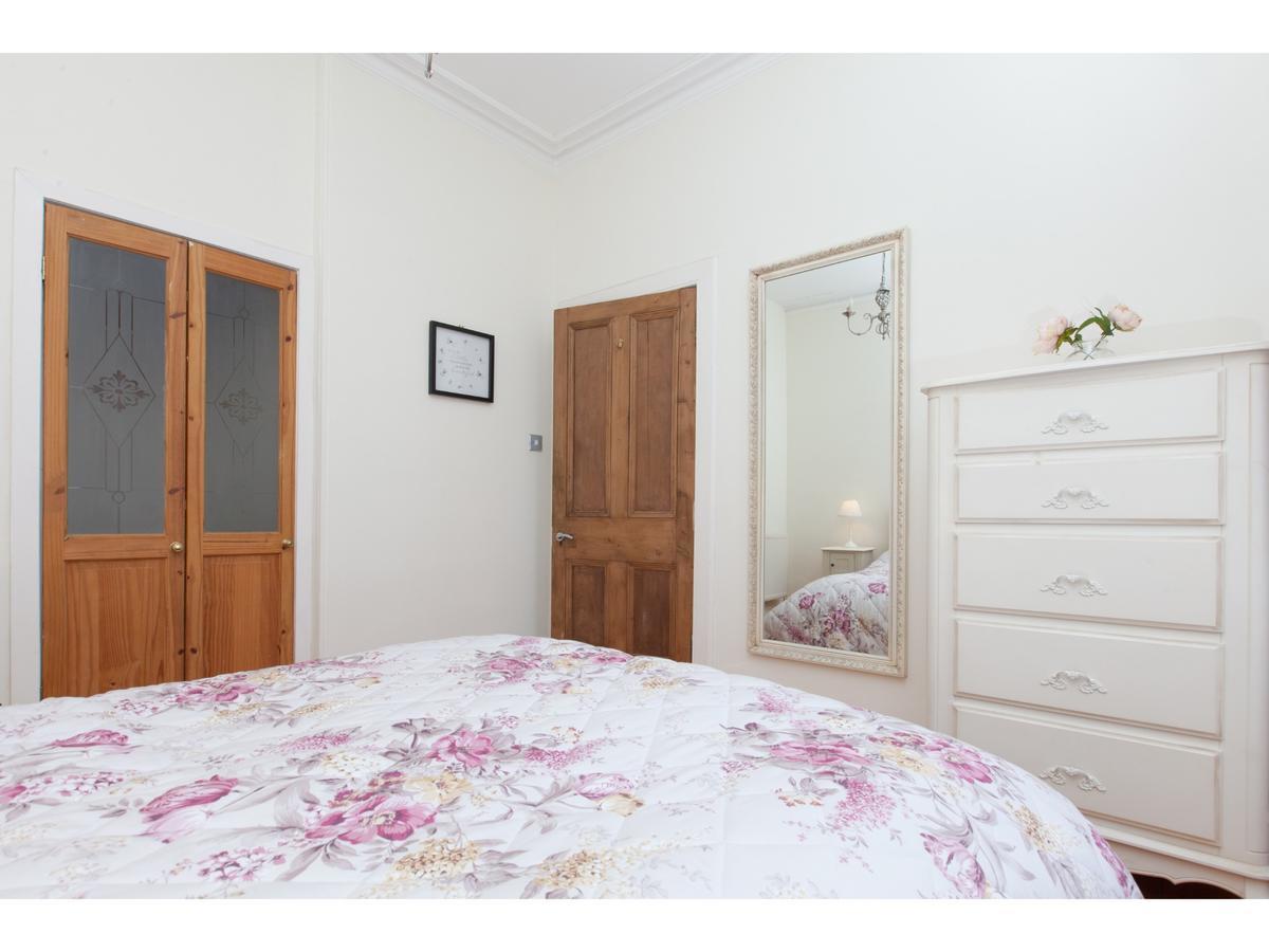 Homely Tenement For 2 Near Botanic Gardens Edimburgo Esterno foto