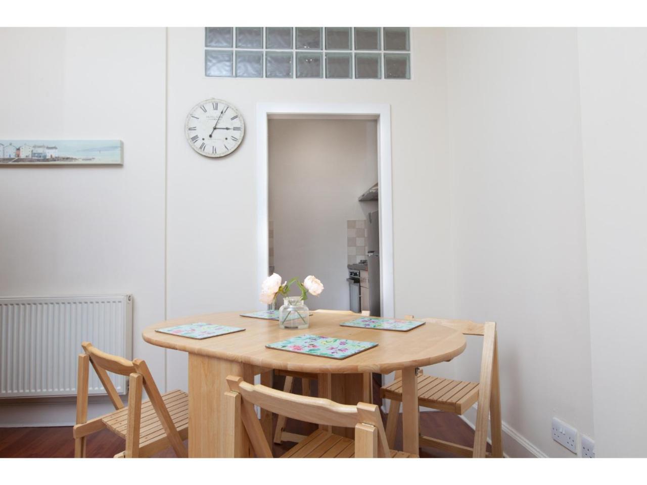 Homely Tenement For 2 Near Botanic Gardens Edimburgo Esterno foto